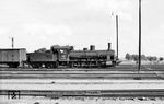 55 265, eine preußische G 7¹, vor einem Güterzug im Bahnhof Bromberg. Die Lok blieb nach 1945 in Polen und wurde von der PKP als Tp1-71 II eingeordnet. (02.08.1941) <i>Foto: Kurt Herbener, Slg. W. Löckel</i>