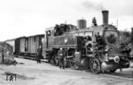 Die Farge-Vegesacker Eisenbahn wurde als Aktiengesellschaft gegründet und eröffnete am 31. Dezember 1888 die 10 km lange normalspurige und größtenteils eingleisige Bahnstrecke Bremen-Farge – Bremen-Vegesack. Zum Lokpark gehörte eine 1913 bei Hanonag mit der Fabriknummer 6213 beschaffte preußische T 9.3 mit der Betriebsnummer 51. Die Lok wurde nicht von der Reichsbahn übernommen, sondern ging 1941 an die Kleinbahn Kiel - Schönberg. (25.08.1941) <i>Foto: Kurt Herbener, Slg. W. Löckel</i>