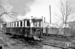 Ein Triebwagen ("Motorwagen 2") der Wirsitzer Kreisbahn trifft aus Weißeck (Wysoka) kommend im Bahnhof Lobsens ein. (31.03.1942) <i>Foto: Kurt Herbener, Slg. W. Löckel</i>