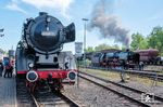 Im Eisenbahnmuseum Bochum-Dahlhausen trifft die 97-jährige 01 066 auf die 100-jährige 01 008, die von Borsig unter der Fabriknummer 12.000 im Jahr 1925 gebaut wurde. (27.04.2025) <i>Foto: Joachim Schmidt</i>