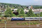 110 448 der Train Rental GbR Eckental-Eschenau mit DLr 56716 (Dortmund-Eving - Köln Bbf) in Wuppertal-Steinbeck. (07.05.2025) <i>Foto: Wolfgang Bügel</i>
