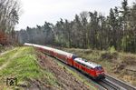 Bei Pirkensee nahe Maxhütte-Haidhof dieselt 218 416 mit RE 4854 nach Hof vorbei. (17.04.2025) <i>Foto: Joachim Bügel</i>