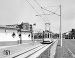 Tw 115 (Waggonfabrik Rastatt, Baujahr 1968) in der Wendeschleife der Bissierstraße im Westen Freiburgs. (08.1985) <i>Foto: Reinhard Todt</i>