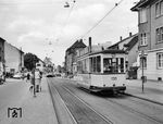 Tw 112 setzt in der Endhaltestelle Zähringen um und wird anschließend wieder den Beiwagen 130 auf der Linie 2 nach Güntersthal übernehmen. (05.1967) <i>Foto: Reinhard Todt</i>