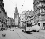 Tw 54 auf der Linie 1 zum Komturplatz am Martinstor in der Freiburger Kaiser-Joseph-Straße. (02.05.1961) <i>Foto: Reinhard Todt</i>