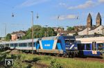 101 133 der Train Charter Services 's-Hertogenbosch (TCS) mit dem RE 13-Ersatzzug DPN 21616 in Wuppertal-Steinbeck. Dahinter fährt eine RB 48 vorbei. (09.05.2025) <i>Foto: Wolfgang Bügel</i>