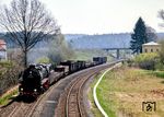 01 1066 rollt mit dem Lastprobezug aus Nürnberg durch den Bahnhof Neuenreuth (b Creußen). (06.05.1985) <i>Foto: Joachim Schmidt</i>
