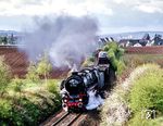 Nachdem V 200 002 in Bayreuth in den Lastprobezug einrangiert worden war, ging es für 01 1066 mit ordentlicher Verspätung zurück nach Nürnberg. (08.05.1985) <i>Foto: Joachim Schmidt</i>