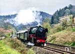 Am 9. Mai 1985 kam 23 105 außerplanmäßig nach Bayreuth zum Einsatz, da sie einen Sonderzug der HVB bespannte. Das Interesse der Bahnoberen war aber enttäuschend, da nur 5 Personen gekommen waren, die dann auch noch alle auf dem Führerstand mitfuhren. Außer Spesen nichts gewesen. (09.05.1985) <i>Foto: Joachim Schmidt</i>
