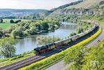 Zwischen Karlstadt und Retzbach (Main) rollt 01 1104 vor dem "Belle Train" durch das Maintal. (13.05.2025) <i>Foto: Joachim Schmidt</i>