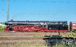 Im schönsten Nachmittagslicht präsentiert sich 01 1104 bei der Durchfahrt im Bahnhof Rottendorf. (13.05.2025) <i>Foto: Atijana Schmidt</i>