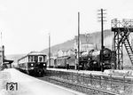 Der auf Werksprobefahrt befindliche Wegmann-Dampftriebwagen "51 Kassel" wird im Bahnhof Hann Münden von 01 061 (Bw Braunschweig) überholt. (1934) <i>Foto: Rudolf Kreutzer</i>