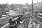 18 521 vom Bw Mainz Hbf fährt mit dem violett-cremefarbenen Luxuszug FD 101 "Rheingold" in Mainz Hbf ein. (1932) <i>Foto: RBD Mainz, Slg. W. Löckel</i>