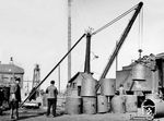 Die preußische P8 38 2829 wird mittels Kohlehunte im Bw Nikolajew, einer Hafenstadt im Süden der Ukraine, bekohlt. (04.1943) <i>Foto: RVM (Steiner)</i>