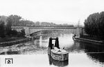elT 1808 a/b (späterer ET 25 101) mit einem ES 25 als Pt 2843 auf der Neckarbrücke in Stuttgart. (11.09.1938) <i>Foto: RVM-Filmstelle Berlin (Bellingrodt)</i>