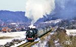 Mit einem Zuggewicht von 393 t war 41 1231 vor dem D 902 nach Meiningen auf der maximal 23 ‰ steilen Rampe über den Thüringer Wald von Gräfenroda nach Gehlberg stark gefordert. (21.02.1991) <i>Foto: Joachim Bügel</i>