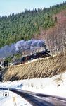Auf dem Weg ins Raw Meiningen dampft 50 0072 durch das Tal der Wilden Gera zwischen Dörrberg und Gehlberg. (21.02.1991) <i>Foto: Wolfgang Bügel</i>
