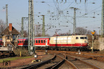 103 235 verlässt mit der Leerreisegarnitur des IC 2410 (Köln - Flensburg) den Kölner Betriebsbahnhof. (28.01.2011) <i>Foto: Joachim Bügel</i>