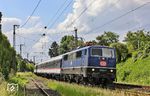 TRI 111 054 mit dem letzten Fußball-Sonderzug der Saison 2024/25 für die Dortmunder Fans DLr 79478 von Köln Bbf nach Hamm (Westf) bei Solingen-Ohligs. (17.05.2025) <i>Foto: Joachim Bügel</i>