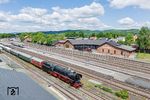 Nachdem der Fotohalt in Kulmbach entfiel, gab es in Sichtweite des DDM in Neuenmarkt-Wirsberg eine Pause für den Sonderzug. (15.05.2025) <i>Foto: Joachim Schmidt</i>