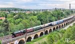 01 1104 auf dem Wiederitzscher Eisenbahnviadukt, der Teil des Leipziger Güterrings zwischen Leutzsch und Wahren / Wiederitzsch ist. Rechts entschwindet der Lokzug mit PRESS 218 055 + 145 103 und 145 043. (17.05.2025) <i>Foto: Joachim Schmidt</i>