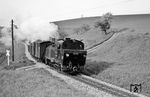 99 672 auf dem Weg nach Großbottwar bei Kleinbottwar. (20.04.1960) <i>Foto: Gerhard Karl</i>