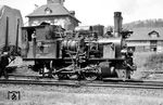 99 7204 rangiert an der östlichen Umladerampe im Bahnhof Mosbach (Baden). (25.04.1960) <i>Foto: Gerhard Karl</i>