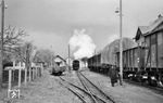99 651 setzt im Bahnhof Ochsenhausen um. Hier gab es vor allem durch das Liebherr Kühltechnik-Werk ein durchaus stattliches Güteraufkommen. Es wurde sogar eine erhöhte und überdachte Laderampe gebaut, mit deren Hilfe die aufgeschemelten Güterwagen besser beladen werden konnten. (26.04.1960) <i>Foto: Gerhard Karl</i>
