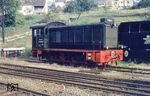 V 36 121 wurde 1943 an die Wirtschaftliche Forschungsgesellschaft Berlin (WiFo) als Wehrmachtslokomotive WR 360 C 14 ausgeliefert. Eingesetzt wurde sie als Lok Nr. 37 im WiFo-Lager Hitzacker. Die DB übernahm die Lok als V 36 121 (ab 1968: 236 121-0). Ausgemustert wurde sie am 24.09.1978 in Altenbeken. Anschließend wurde sie nach Italien verlauft, wo sie noch bis 1996 im Einsatz stand. Das Bild der damals in Mannheim stationierten Lok entstand in Seckach. (20.10.1963) <i>Foto: Theodor Horn</i>