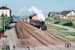 Lok 8 der Schefflenztalbahn rangiert im Bahnhof Oberschefflenz. Links verläuft die Bahnstrecke Neckarelz–Osterburken. (22.05.1965) <i>Foto: Theodor Horn</i>
