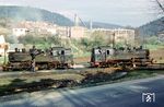 In der 1905 südlich des Bahnhofs Bad Schwalbach erbauten Lokbehandlungsstelle mit Lokschuppen für vier Lokomotiven und Drehscheibe restaurieren die Limburger 86 699 und 86 528. (23.04.1966) <i>Foto: Theodor Horn</i>