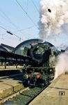 Die Gießener 23 048 verlässt mit einem Personenzug den Frankfurter Hauptbahnhof zurück in die Heimat. (03.1963) <i>Foto: Theodor Horn</i>