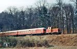 Diesellok VL 12 mit VS 19 und VB 20 am Aufenauer Berg hinter Wächtersbach. (15.04.1967) <i>Foto: Theodor Horn</i>