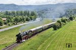 Hinter Wernigerode hatte der in Blankenburg (Harz) noch pünktlich gestartete Sonderzug bereits einiges an Verspätung eingefahren. Durch das (unnötige) Verlegen von Kreuzungen mit Nahverkehrstriebwagen war nun die störungsfreie Fahrt des Sonderzuges durch die stark belegte Dreiecksverbindung Vienenburg-Oker bzw. Bad Harzburg-Goslar ohne Not gefährdet worden. (20.05.2025) <i>Foto: Joachim Schmidt</i>