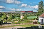 Nach der neuntägigen Dampfzugreise über rund 1.600 km im luxuriösen "Belle Train" verabschieden wir uns mit diesem Bild der 01 1104 auf der 300 m langen und 23 m hohen Niddabrücke in Assenheim. Dass sich an der Brücke ein Friedhof befindet, war eher Zufall und sollte kein Symbol für die Zukunft der Dampflok sein. Ganz im Gegenteil zeigte sie, dass sie beim Verein Faszination Dampf in besten Händen ist und wird uns sicherlich vor vielen Sonderzügen weiterhin erfreuen. Der nächste Auftritt war bereits eine Woche später zum 012-Ende im Emsland vor 50 Jahren. (20.05.2025) <i>Foto: Atijana Schmidt</i>