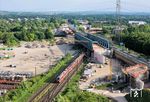 Zwei S-Bahn-Triebwagen der Baureihe 430 passieren eine Brückenbaustelle an der Autobahn A 43 in Recklinghausen Süd. (21.05.2025) <i>Foto: Joachim Schmidt</i>