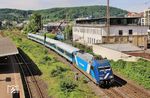 Als dritte 101 ist neben 101 033 und 101 133 nunmehr 101 128 der niederländischen Train Charter Services (TCS) mit den Ersatzverkehrzügen der RE 13 zwischen Venlo/NL und Wuppertal unterwegs. Hier erreicht 101 128 mit DPN 21605 in Wuppertal-Steinbeck gleich den Zielbahnhof Wuppertal Hbf. (21.05.2025) <i>Foto: Wolfgang Bügel</i>