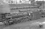 Blick aus der Lokleitung des Bw Heilbronn auf 044 558 (ex 44 1562) vom Bw Crailsheim. (26.09.1970) <i>Foto: Wolfgang Bügel</i>