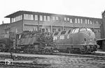 Neben 064 136 hat sich im Bw Heilbronn 220 056 aus Würzburg gesellt. (26.09.1970) <i>Foto: Wolfgang Bügel</i>