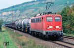 2012 wurde die ehemalige DB 140 856 an die BayernBahn Nördlingen verkauft. Bis zur Revision im Februar 2016 fuhr die Lok beim neuen Besitzer noch in den alten DB-Farben herum. Bei Thüngersheim ist sie mit dem "Henkelzug" DGS 84097 auf dem Weg nach Wassertrüdingen. (09.09.2014) <i>Foto: Thomas Konz</i>