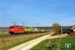 151 015 hat bei Treuchtlingen den TEC 43230 (Verona - Hamburg) am Haken. (05.04.2007) <i>Foto: Thomas Konz</i>