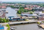 012 104 rollt mit Sonderzug DPE 74200 über die Klappbrücke am Emder Hafen dem Hauptbahnhof entgegen. (24.05.2025) <i>Foto: Joachim Schmidt</i>