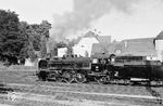 18 627 vom Bw Lindau verlässt mit dem D/E 95 (Zürich - Lindau - Augsburg - Nürnberg) den Lindauer Hauptbahnhof. (1960) <i>Foto: Robin Fell</i>
