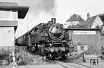 064 250 (Bw Tübingen) fährt mit dem P 4930 nach Horb aus dem Bahnhof Rottenburg (Neckar) über den Bü an der Weilerstraße, der durch das zwei Jahre zuvor eröffnete Dr S2-Stellwerk "Rf" gesichert wird. (1969) <i>Foto: Robin Fell</i>