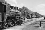 Im Bahnhof Arahal wartet RENFE 230-2133 die Kreuzung eines Güterzuges aus Marchena (Andalusien) mit der führenden RENFE 230-2132 ab. (28.05.1967) <i>Foto: Robin Fell</i>