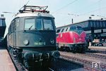 Zu der Regensburger 118 027 hat sich in Nürnberg Hbf 220 065 aus Villingen (Schwarzw) gesellt, die möglicherweise im Aw Nürnberg zu Besuch war. (1970) <i>Foto: Klaus Himmelreich</i>