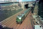 141 072 vom Bw Hagen-Eckesey mit einem Nahverkehrszug auf den Ortsgleisen zwischen Wuppertal-Elberfeld und -Steinbeck. (03.1969) <i>Foto: Klaus Himmelreich</i>