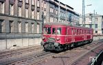 VT 33 215 (Bw Bielefeld) fährt als Sonderzug nach Köln durch Wuppertal-Elberfeld. (1964) <i>Foto: Klaus Himmelreich</i>