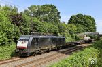 Die noch aus Zeiten als MRCE-Dispolok schwarz lackierte 189 093, seit 2021 wieder in Diensten von DB Cargo, vor EZ 51230 (Hagen-Vorhalle - Gremberg) bei Opladen. (21.05.2025) <i>Foto: Joachim Bügel</i>