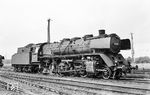 Auf der Suche nach einer neuen, schnellen Güterzuglokomotive favorisierte die Deutsche Reichsbahn 1934 den von der Berliner Maschinenbau AG (BMAG) vorgelegten Vorschlag einer 1'D1'-h2-Lokomotive („Mikado“). Im Januar 1937 wurde die Baumusterlokomotive 41 001 abgeliefert und nach intensiver Erprobung am 15.03.1937 abgenommen. Die Lok überzeugte durch ihre Leistung, Laufruhe und ein außergewöhnliches Beschleunigungsvermögen. Bis 1941 wurden 366 Maschinen gebaut. 41 001 war seit 1954 in Köln-Eifeltor (Foto) stationiert und wurde dort am 12.03.1968 ausgemustert. (14.07.1960) <i>Foto: Jacques H. Renaud</i>